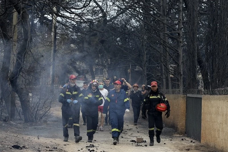 Μόνο στην Ελλάδα αυτά! Εκαναν 10 ΕΔΕ για τους πυροσβέστες που σχολίασαν τον Καμμένο στο Μάτι